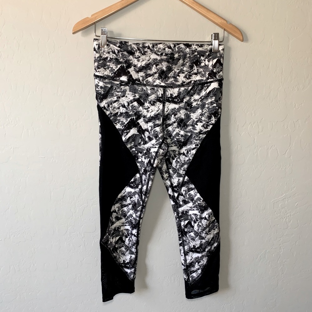 NWOT Gap Fit marble cropped yoga capris legging S